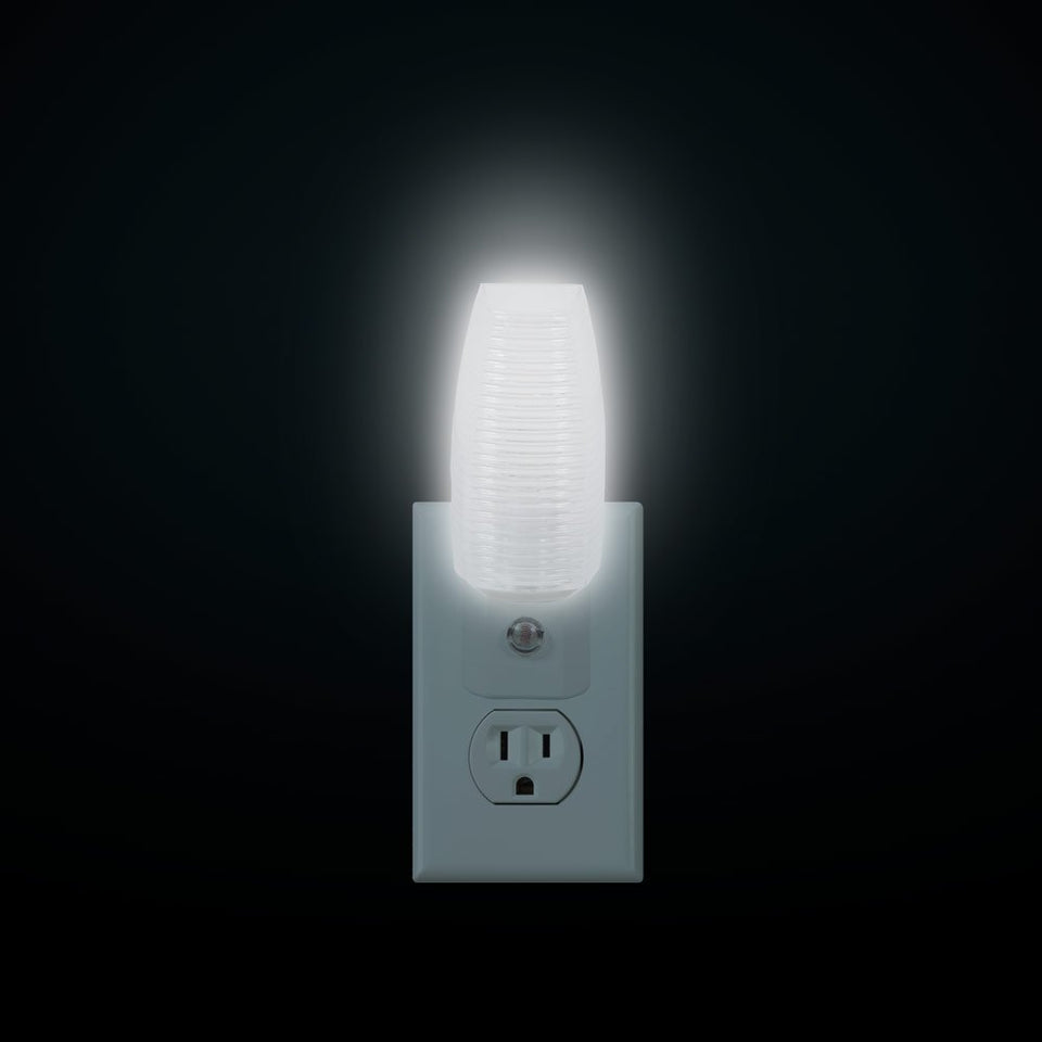 Maxxima MLN-16 LED Plug in Night Light with Auto Dusk to Dawn Sensor, 5 Lumens (pack of 4)